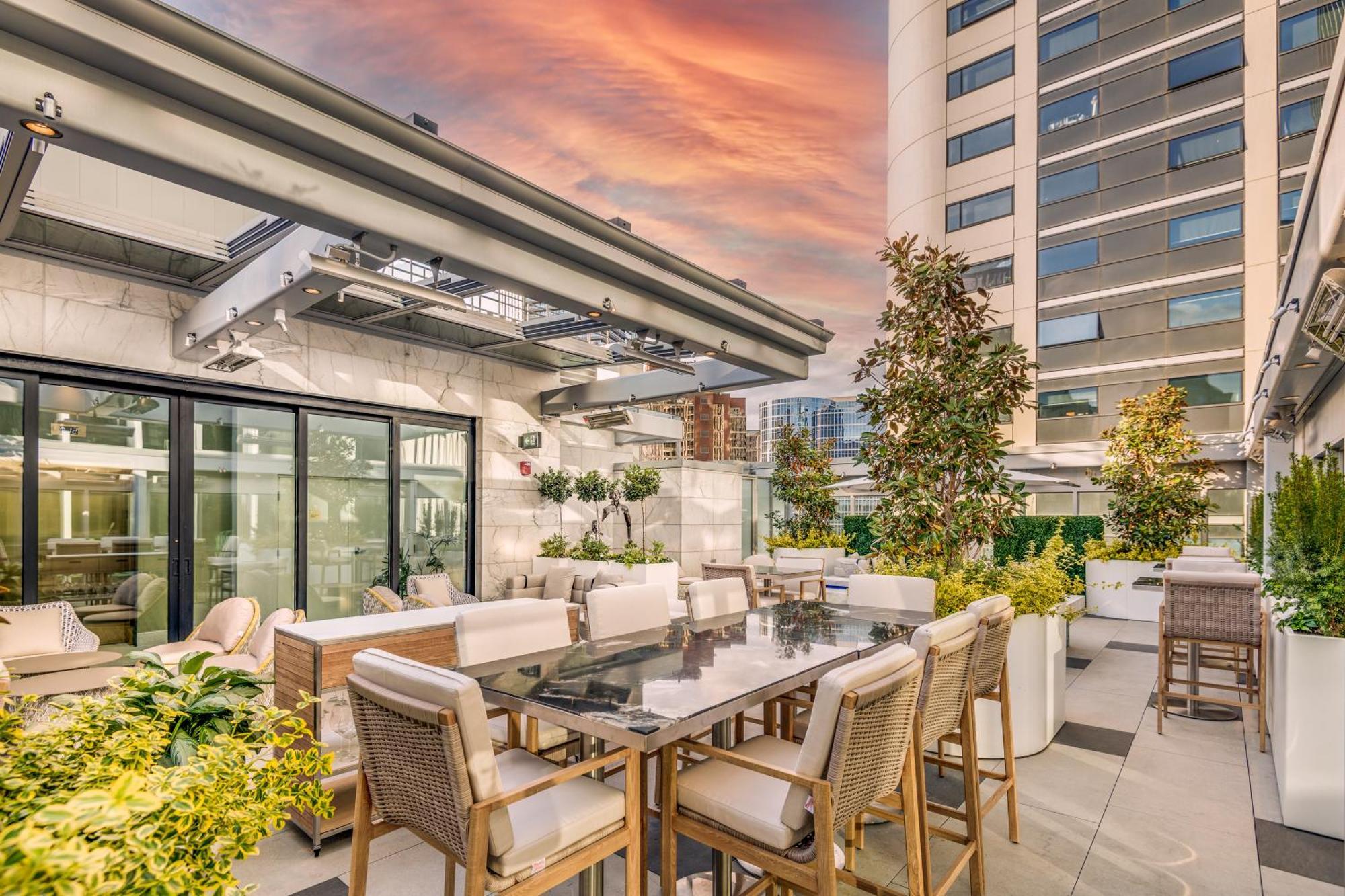 Azur Legacy Collection Hotel Vancouver Exterior photo
